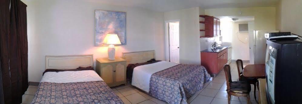 Martinique Hotel Lake Worth Beach Exterior photo